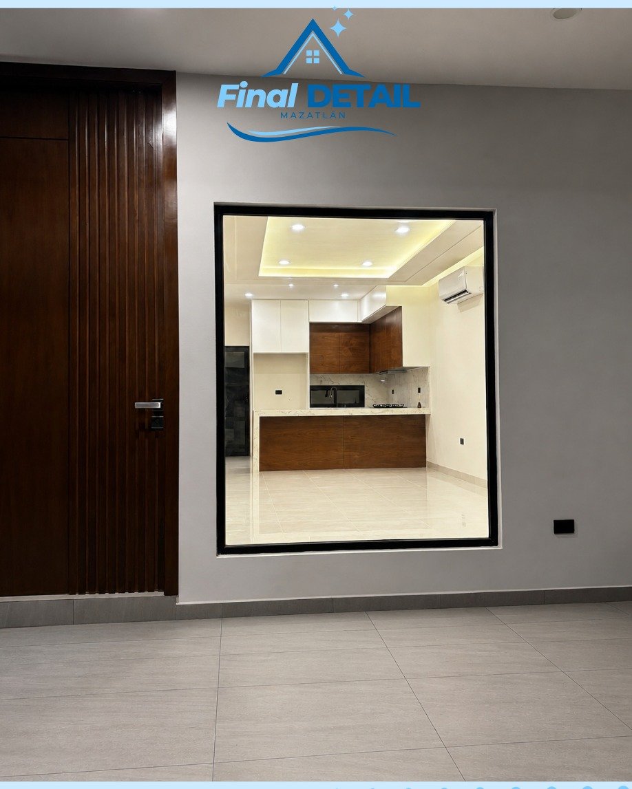 Cocina impecable tras limpieza fina pre-entrega, proyecto real de Final Detail